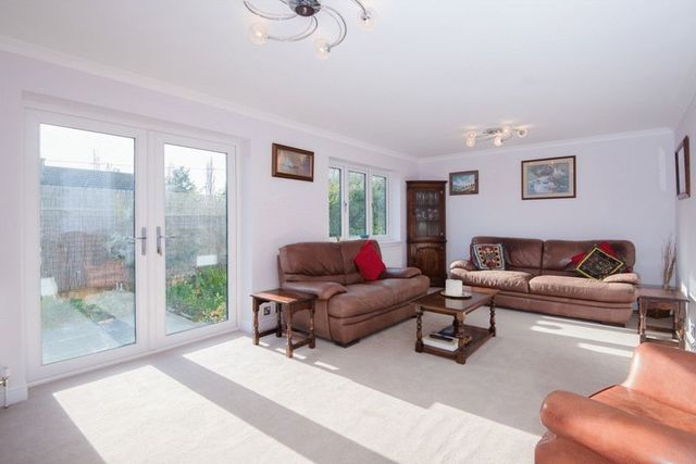  Image of 3 bedroom Detached house to rent in Worminghall Road Ickford Aylesbury HP18 at Worminghall Road Ickford Aylesbury, HP18 9JD
