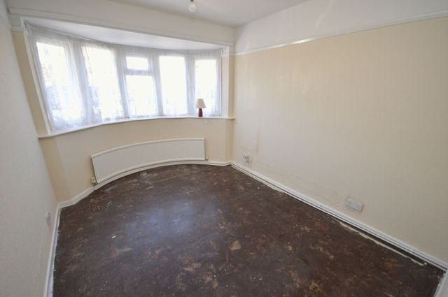  Image of 2 bedroom Detached house for sale in Icknield Way Luton LU3 at Icknield Way  Luton, LU3 2BX