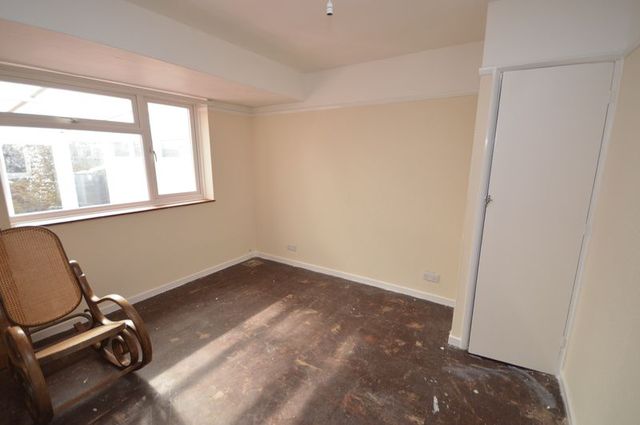  Image of 2 bedroom Detached house for sale in Icknield Way Luton LU3 at Icknield Way  Luton, LU3 2BX
