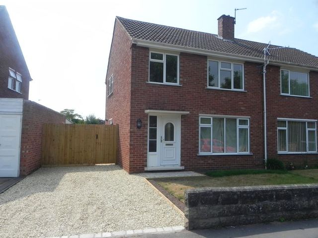  Image of 3 bedroom Semi-Detached house to rent in Jackson Crescent Stourport-on-Severn DY13 at Jackson Crescent  Stourport-On-Severn, DY13 0EW