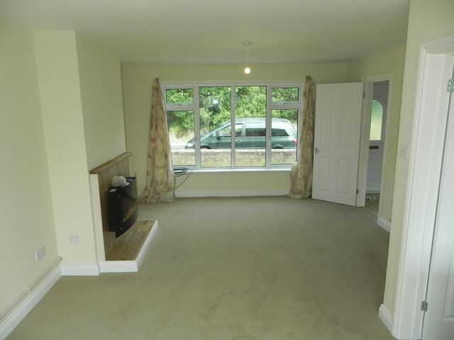  Image of 3 bedroom Semi-Detached house to rent in Jackson Crescent Stourport-on-Severn DY13 at Jackson Crescent  Stourport-On-Severn, DY13 0EW