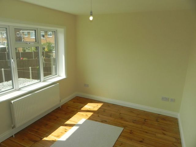  Image of 3 bedroom Semi-Detached house to rent in Jackson Crescent Stourport-on-Severn DY13 at Jackson Crescent  Stourport-On-Severn, DY13 0EW