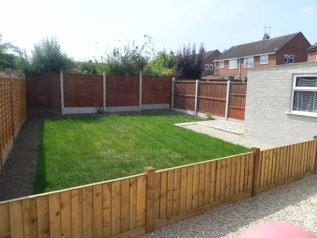  Image of 3 bedroom Semi-Detached house to rent in Jackson Crescent Stourport-on-Severn DY13 at Jackson Crescent  Stourport-On-Severn, DY13 0EW