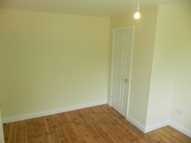  Image of 3 bedroom Semi-Detached house to rent in Jackson Crescent Stourport-on-Severn DY13 at Jackson Crescent  Stourport-On-Severn, DY13 0EW