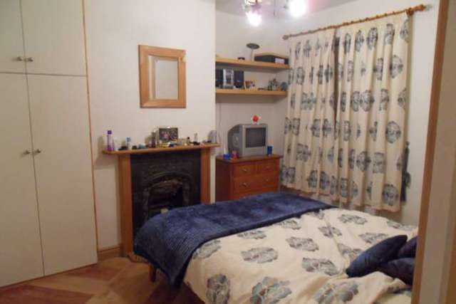  Image of 2 bedroom Semi-Detached house to rent in Jedburgh Road London E13 at Jedburgh Road Plaistow London, E13 9LG