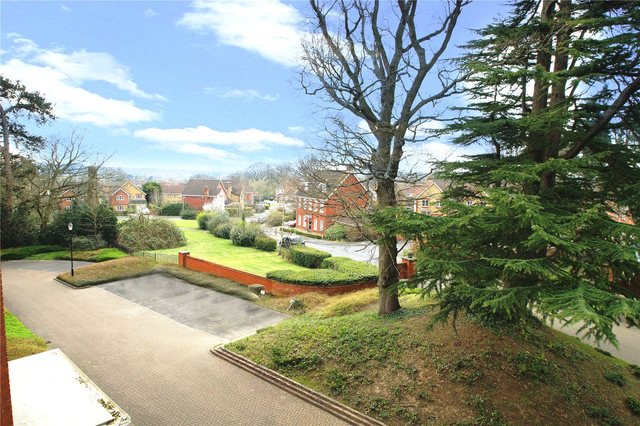  Image of 3 bedroom Apartment for sale in Montague Close Wokingham RG40 at Wokingham Berkshire Wokingham, RG40 5PJ