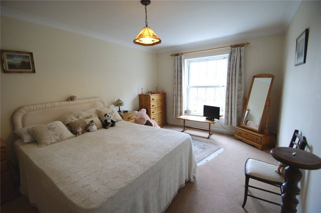  Image of 3 bedroom Apartment for sale in Montague Close Wokingham RG40 at Wokingham Berkshire Wokingham, RG40 5PJ