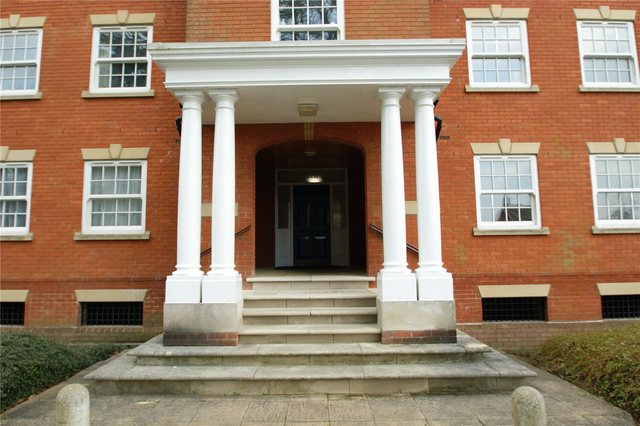  Image of 3 bedroom Apartment for sale in Montague Close Wokingham RG40 at Wokingham Berkshire Wokingham, RG40 5PJ