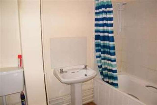  Image of 2 bedroom Flat to rent in Kelmarsh Avenue Wigston LE18 at Wigston, LE18 3QW