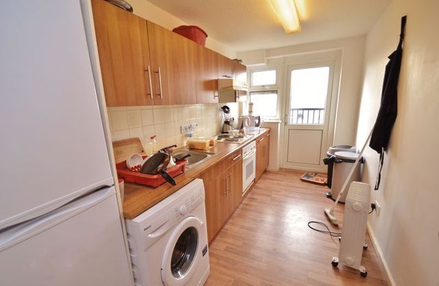  Image of 1 bedroom Flat to rent in Kersal Way Salford M7 at Kersal Way  Salford, M7 3ST