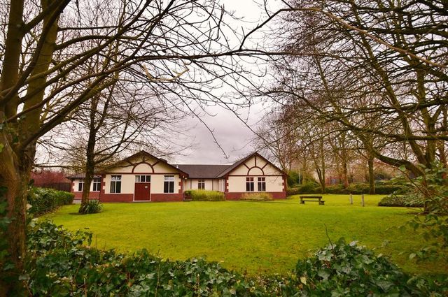  Image of 1 bedroom Flat to rent in Kersal Way Salford M7 at Kersal Way  Salford, M7 3ST
