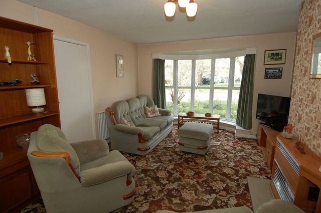  Image of 3 bedroom Semi-Detached house for sale in Croft Avenue Kidlington OX5 at Croft Avenue  Kidlington, OX5 2HT