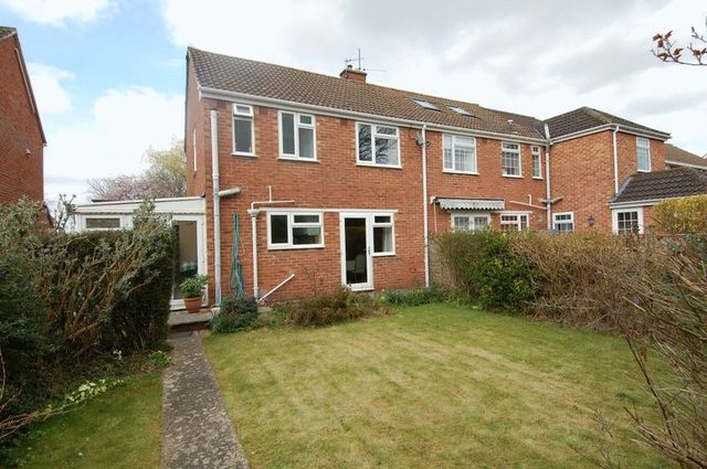  Image of 3 bedroom Semi-Detached house for sale in Croft Avenue Kidlington OX5 at Croft Avenue  Kidlington, OX5 2HT