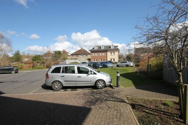  Image of 2 bedroom Flat for sale in Oxford Road Kidlington OX5 at Oxford Road  Kidlington, OX5 1FN