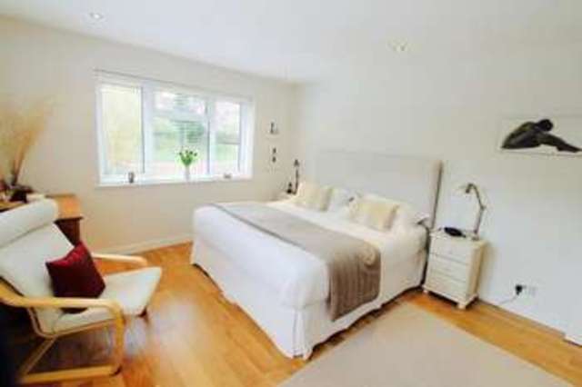  Image of 3 bedroom Detached house for sale in Kings Lane South Heath Great Missenden HP16 at SOUTH HEATH HP16 SOUTH HEATH, HP16 0QY
