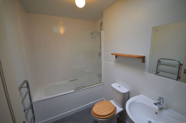  Image of 2 bedroom Flat to rent in Kings Road Haslemere GU27 at Kings Road  Haslemere, GU27 2QW