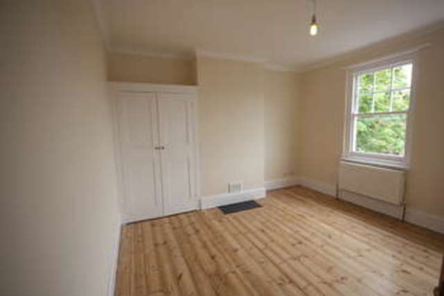 Image of 4 bedroom Flat to rent in Kings Road Kingston upon Thames KT2 at Surrey  Kingston Upon Thames, KT2 5JG