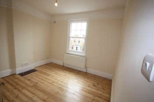  Image of 4 bedroom Flat to rent in Kings Road Kingston upon Thames KT2 at Surrey  Kingston Upon Thames, KT2 5JG