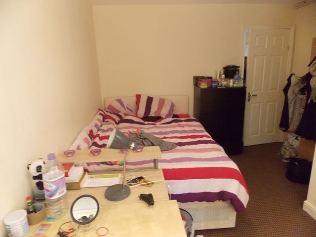  Image of 1 bedroom Property to rent in Kingston Lane Uxbridge UB8 at Kingston Lane  Uxbridge, UB8 3PN