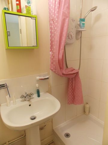  Image of 1 bedroom Property to rent in Kingston Lane Uxbridge UB8 at Kingston Lane  Uxbridge, UB8 3PN