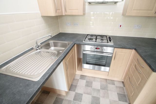  Image of 1 bedroom Flat to rent in Kittiwake Drive Portishead Bristol BS20 at Kittiwake Drive Portishead Bristol, BS20 7PN