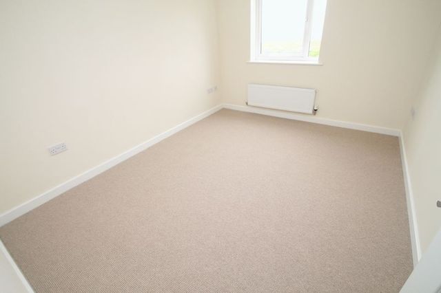  Image of 1 bedroom Flat to rent in Kittiwake Drive Portishead Bristol BS20 at Kittiwake Drive Portishead Bristol, BS20 7PN