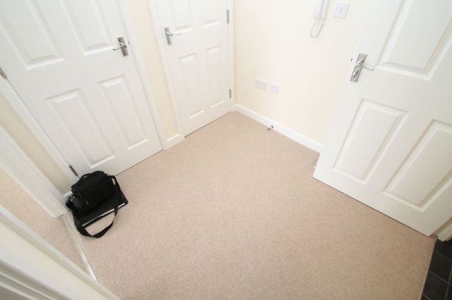  Image of 1 bedroom Flat to rent in Kittiwake Drive Portishead Bristol BS20 at Kittiwake Drive Portishead Bristol, BS20 7PN