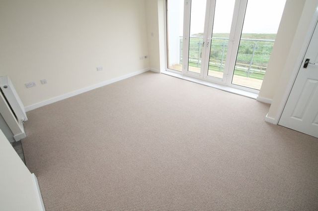  Image of 1 bedroom Flat to rent in Kittiwake Drive Portishead Bristol BS20 at Kittiwake Drive Portishead Bristol, BS20 7PN