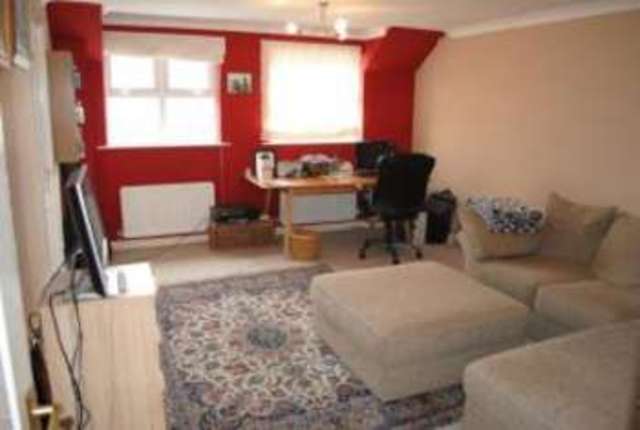  Image of 2 bedroom Flat for sale in Lorne Gardens Knaphill Woking GU21 at Knaphill Woking Knaphill, GU21 2QL