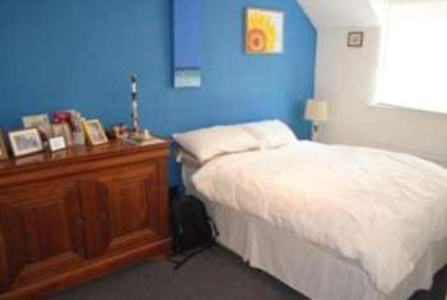  Image of 2 bedroom Flat for sale in Lorne Gardens Knaphill Woking GU21 at Knaphill Woking Knaphill, GU21 2QL