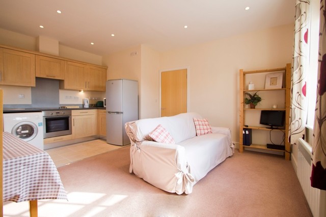  Image of 1 bedroom Flat for sale in Knowle Avenue Knowle Fareham PO17 at Knowle Fareham Hampshire, PO17 5FS