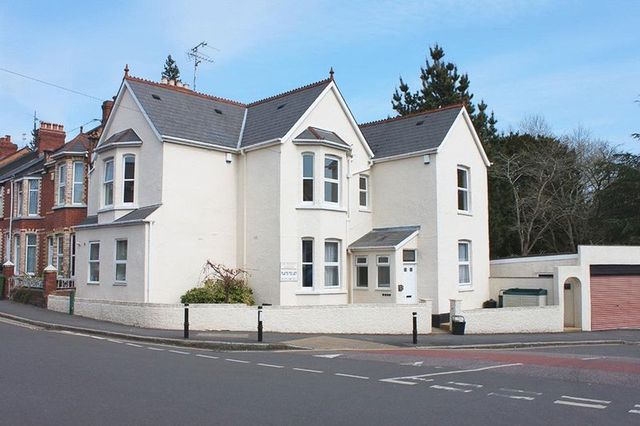  Image of 2 bedroom Flat to rent in Ladysmith Road Exeter EX1 at Ladysmith Road  Exeter, EX1 2PS