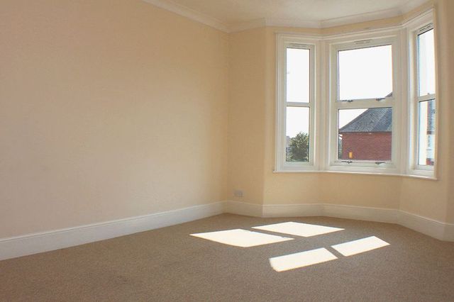  Image of 2 bedroom Flat to rent in Ladysmith Road Exeter EX1 at Ladysmith Road  Exeter, EX1 2PS