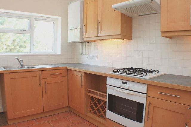  Image of 2 bedroom Flat to rent in Ladysmith Road Exeter EX1 at Ladysmith Road  Exeter, EX1 2PS