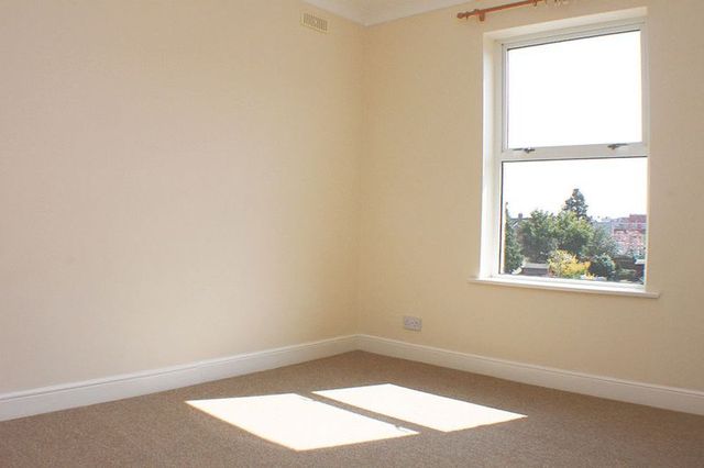  Image of 2 bedroom Flat to rent in Ladysmith Road Exeter EX1 at Ladysmith Road  Exeter, EX1 2PS