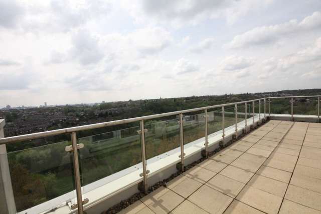  Image of 3 bedroom Apartment to rent in Lakeside Rise Manchester M9 at Blackley New Road Prestwich Manchester, M9 8QB