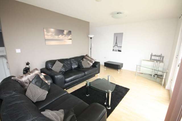  Image of 3 bedroom Apartment to rent in Lakeside Rise Manchester M9 at Blackley New Road Prestwich Manchester, M9 8QB