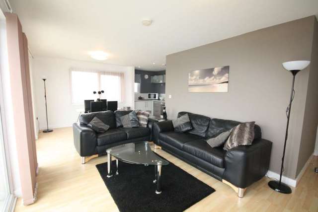  Image of 3 bedroom Apartment to rent in Lakeside Rise Manchester M9 at Blackley New Road Prestwich Manchester, M9 8QB
