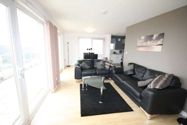  Image of 3 bedroom Apartment to rent in Lakeside Rise Manchester M9 at Blackley New Road Prestwich Manchester, M9 8QB
