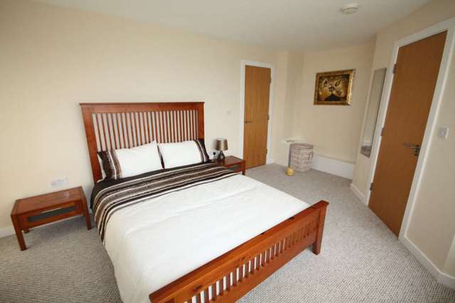  Image of 3 bedroom Apartment to rent in Lakeside Rise Manchester M9 at Blackley New Road Prestwich Manchester, M9 8QB