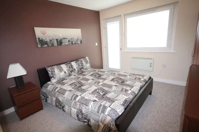  Image of 3 bedroom Apartment to rent in Lakeside Rise Manchester M9 at Blackley New Road Prestwich Manchester, M9 8QB