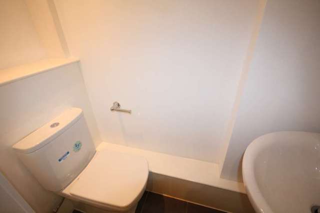  Image of 3 bedroom Apartment to rent in Lakeside Rise Manchester M9 at Blackley New Road Prestwich Manchester, M9 8QB