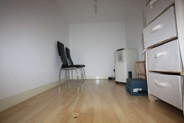  Image of 3 bedroom Apartment to rent in Lakeside Rise Manchester M9 at Blackley New Road Prestwich Manchester, M9 8QB