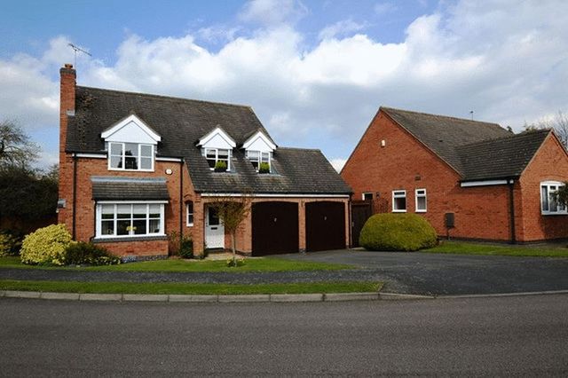  Image of 4 bedroom Detached house for sale in Lanesborough Drive Thurcaston Leicester LE7 at Lanesborough Drive  Thurcaston, LE7 7JT