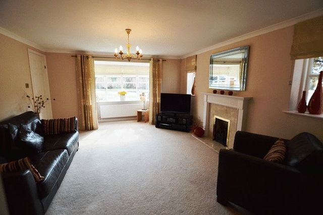  Image of 4 bedroom Detached house for sale in Lanesborough Drive Thurcaston Leicester LE7 at Lanesborough Drive  Thurcaston, LE7 7JT