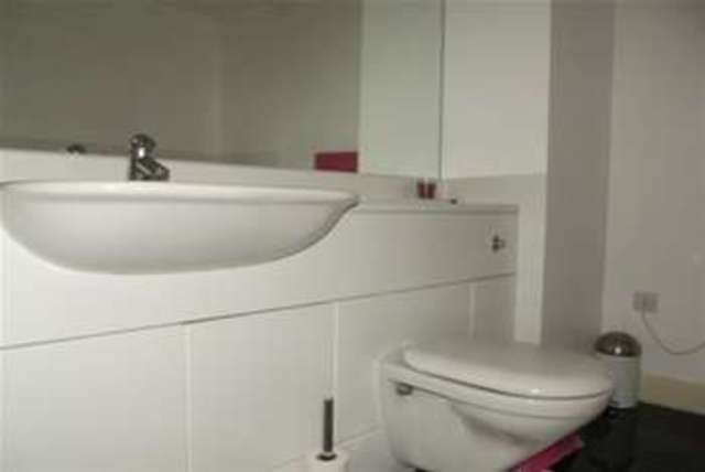  Image of 2 bedroom Flat to rent in Albert Basin Way London E16 at London, E16 2QP