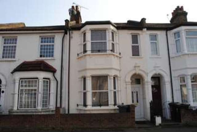  Image of 3 bedroom Terraced house to rent in Lee Avenue Chadwell Heath Romford RM6 at Romford, RM6 6UA
