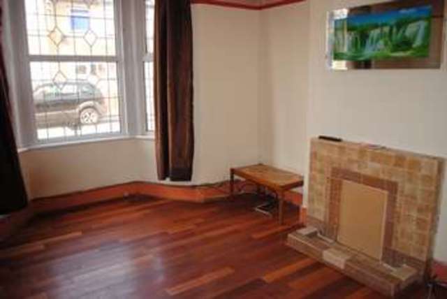  Image of 3 bedroom Terraced house to rent in Lee Avenue Chadwell Heath Romford RM6 at Romford, RM6 6UA