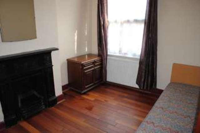  Image of 3 bedroom Terraced house to rent in Lee Avenue Chadwell Heath Romford RM6 at Romford, RM6 6UA