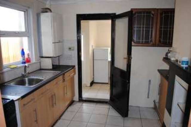  Image of 3 bedroom Terraced house to rent in Lee Avenue Chadwell Heath Romford RM6 at Romford, RM6 6UA